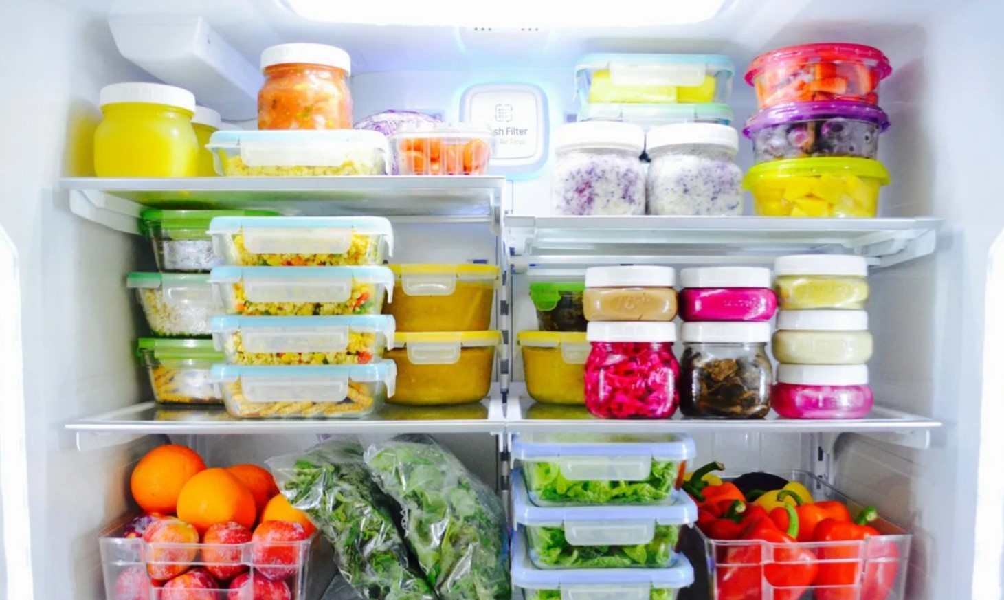 расположение продуктов на полках холодильника